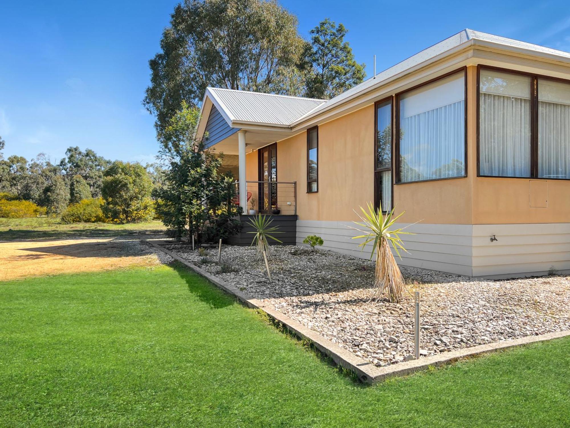 Aurora Cottages Bush Retreat Halls Gap Exterior photo