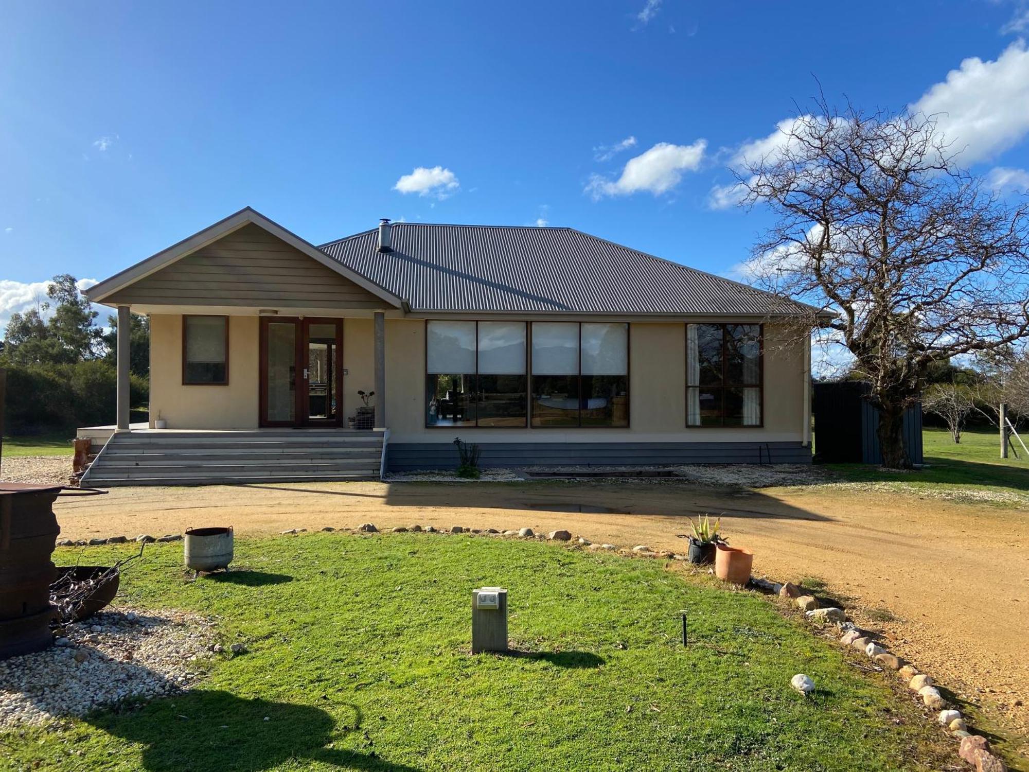 Aurora Cottages Bush Retreat Halls Gap Exterior photo